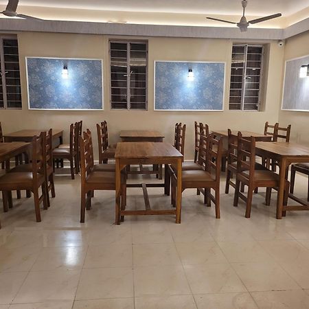 Hotel Ananda Kashi Varanasi Exterior photo