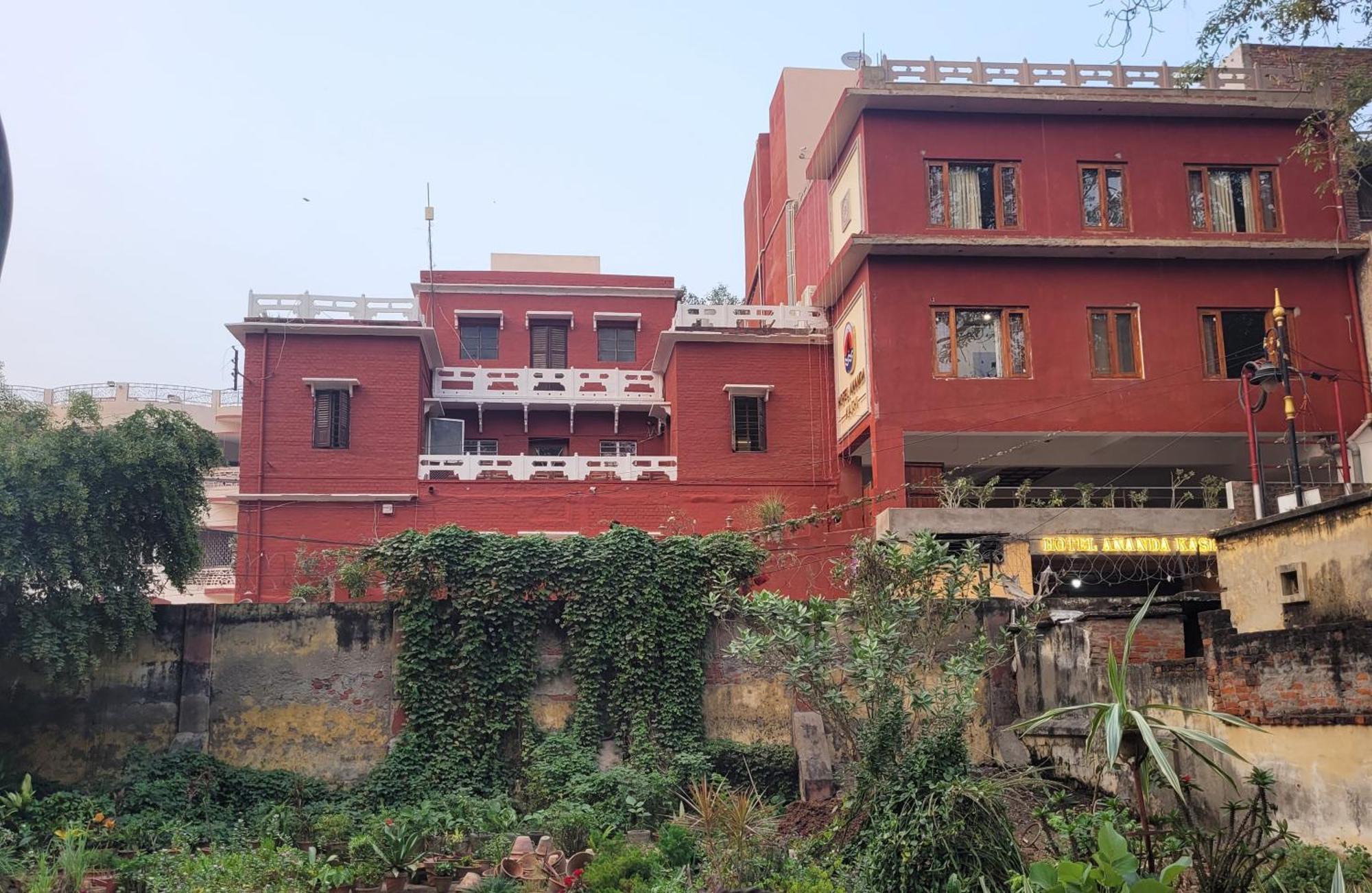 Hotel Ananda Kashi Varanasi Exterior photo
